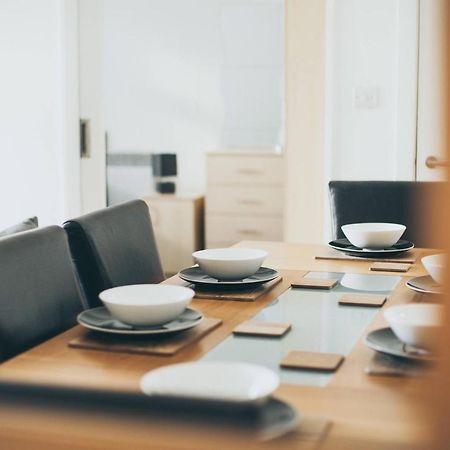Serviced Apartment In Liverpool City Centre - Free Parking - Balcony - By Happy Days Екстериор снимка