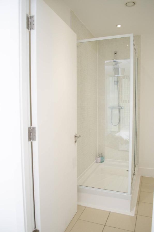 Serviced Apartment In Liverpool City Centre - Free Parking - Balcony - By Happy Days Екстериор снимка
