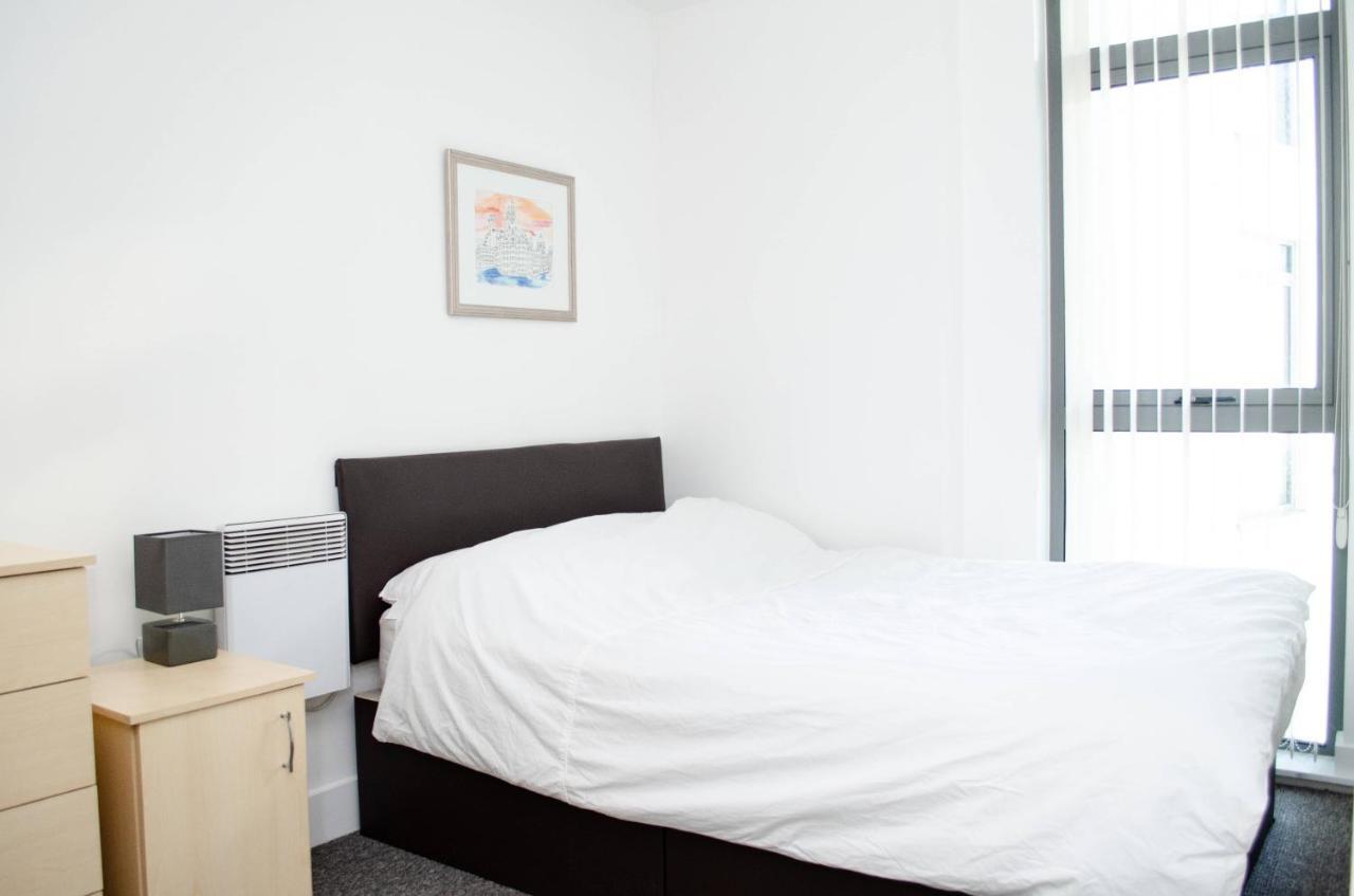 Serviced Apartment In Liverpool City Centre - Free Parking - Balcony - By Happy Days Екстериор снимка
