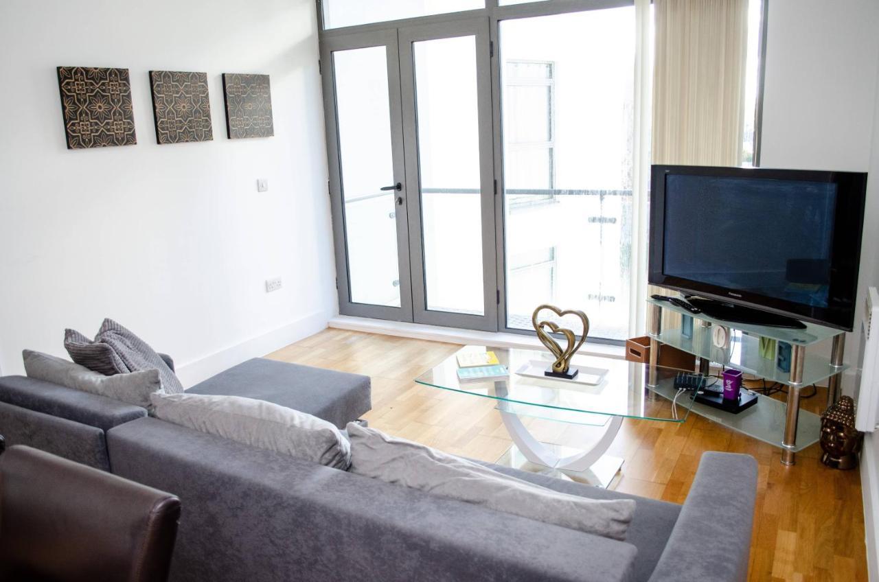 Serviced Apartment In Liverpool City Centre - Free Parking - Balcony - By Happy Days Екстериор снимка