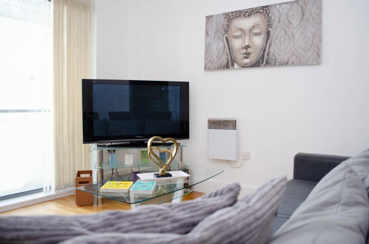 Serviced Apartment In Liverpool City Centre - Free Parking - Balcony - By Happy Days Екстериор снимка