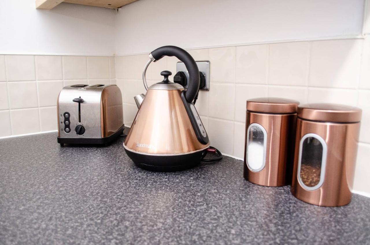 Serviced Apartment In Liverpool City Centre - Free Parking - Balcony - By Happy Days Екстериор снимка