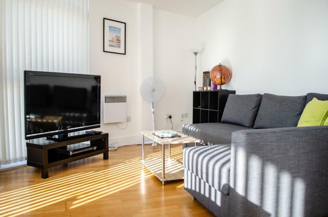 Serviced Apartment In Liverpool City Centre - Free Parking - Balcony - By Happy Days Екстериор снимка