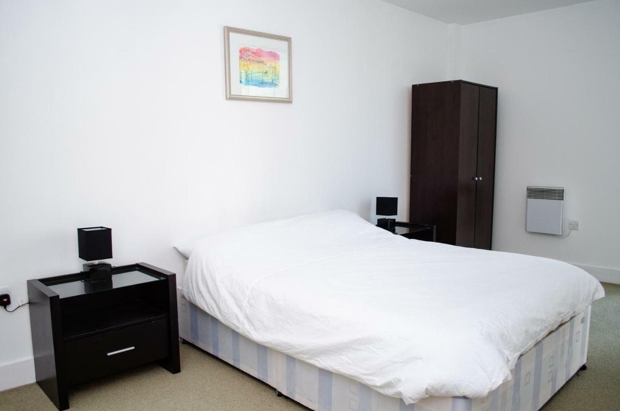 Serviced Apartment In Liverpool City Centre - Free Parking - Balcony - By Happy Days Екстериор снимка